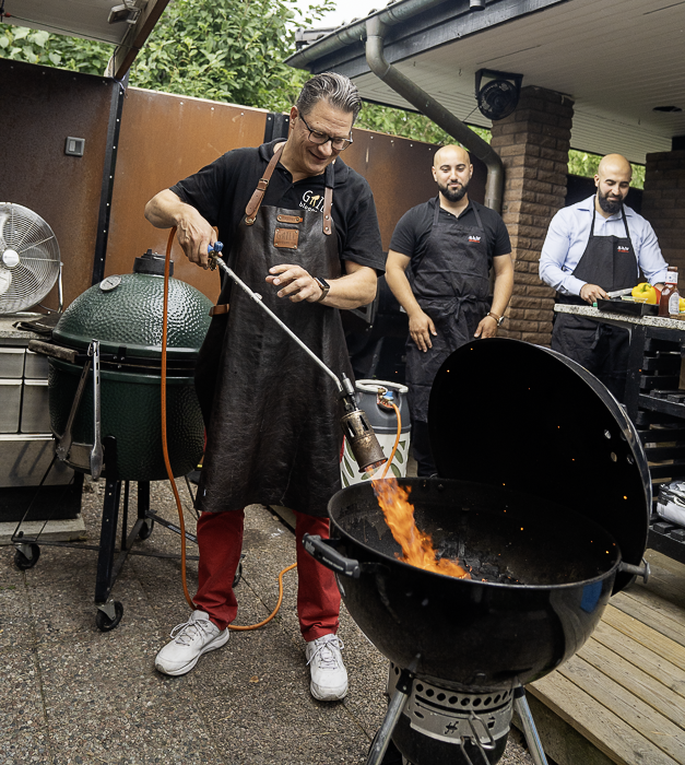 tänd grillen på rätt sätt på en personalevent middag grillning stockholm