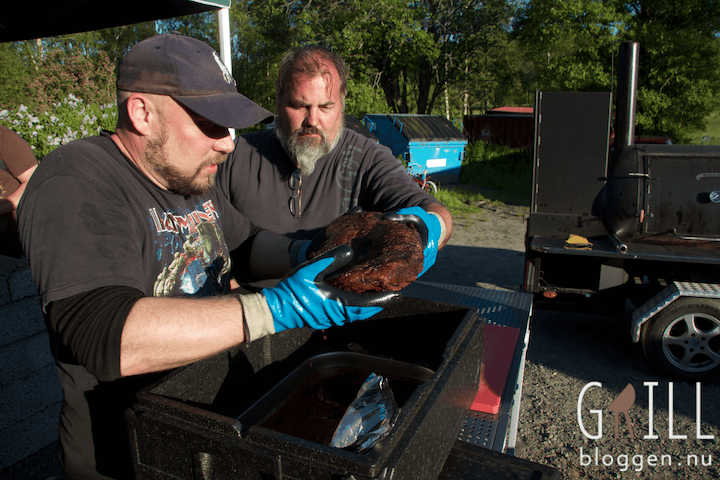 FLAMING PIG BBQ 106