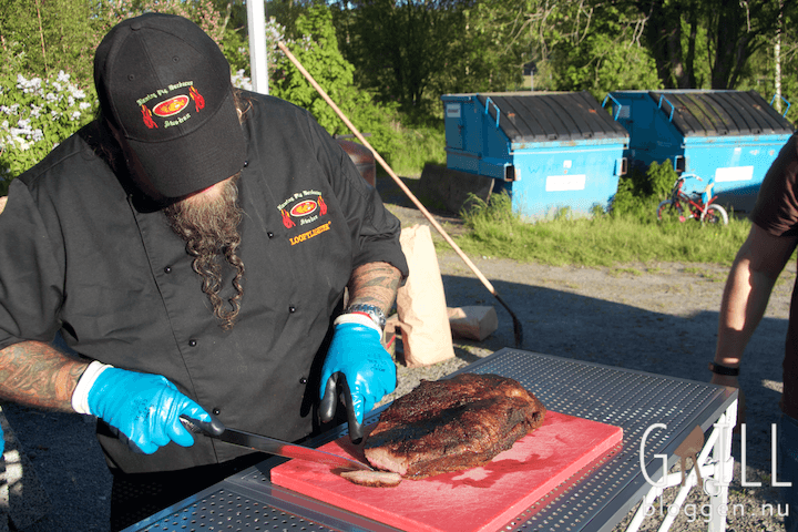 FLAMING PIG BBQ 107