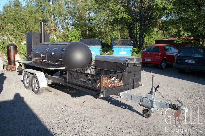 FLAMING PIG BBQ 115