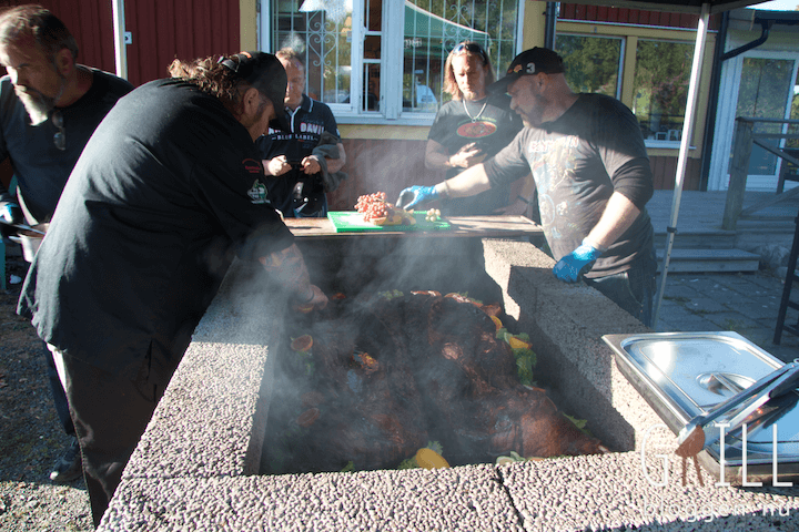 FLAMING PIG BBQ 119