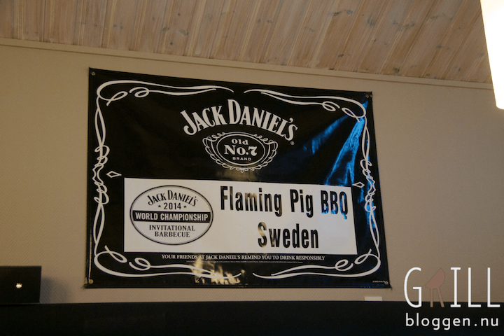 FLAMING PIG BBQ 122