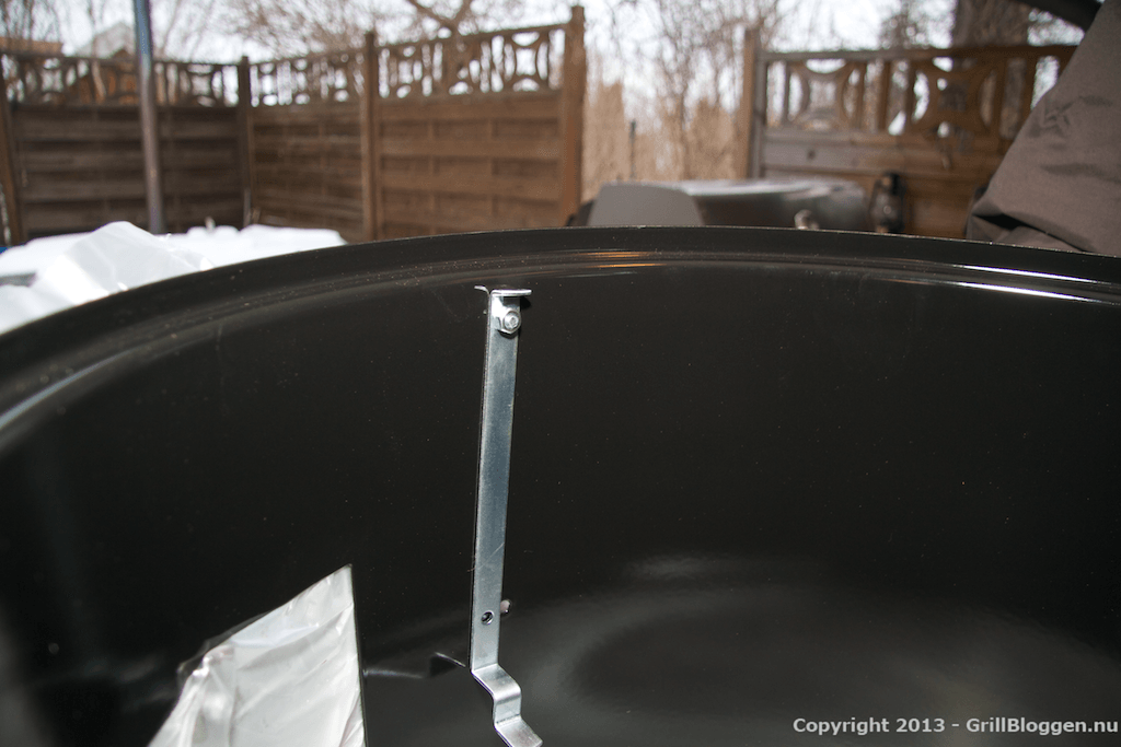 WSM Weber Smokey Mountain Cooker montering 17