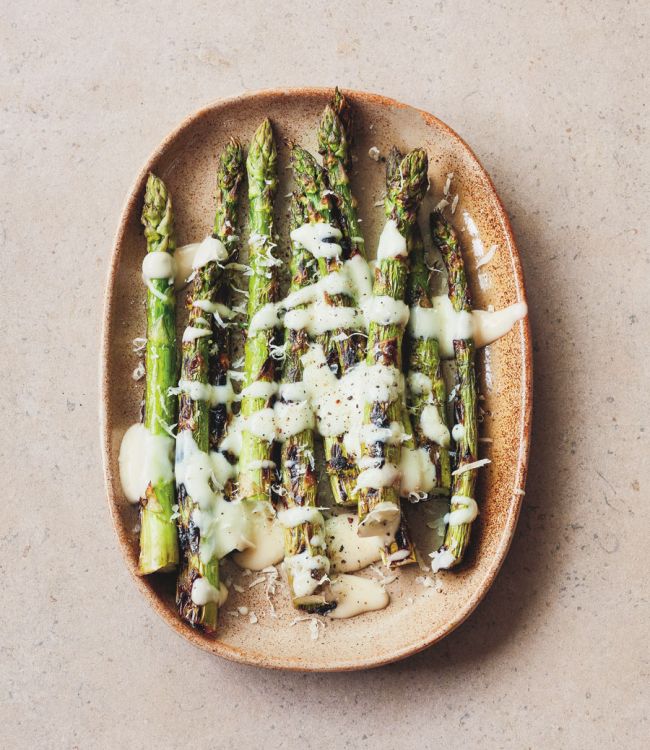 Recept på SPARRIS MED PARMESANKRÄM av Tareq Taylor 